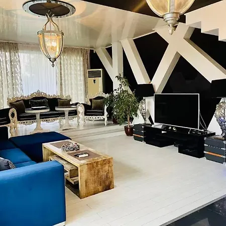 Campingplads къща,вила с басейн Plovdiv